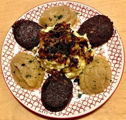  Himmel und Erde! Une symphonie crémeuse de pommes de terre et de compote de pommes épicée.