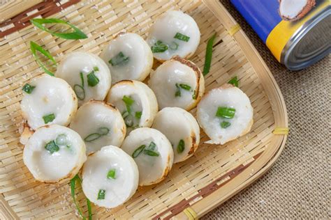  Khanom Krok: Découvrez le Goût Inoubliable de Petits Pancakes Thaïlandais Dorés et Croustillants!