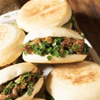  Le Rou Jia Mo, Un Délice Savoureux à la Croûte Dorée et aux Rebords Croustillants!