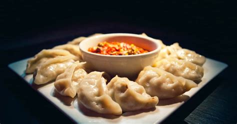  Momos au Boeuf: Une Explosion de Saveurs en Bouillie Douce et Délicate