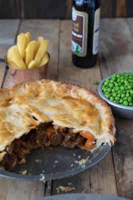  Steak and Ale Pie: Une symphonie savoureuse de viande tendre et d'une bière corsée !